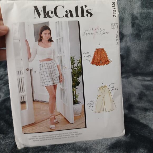 McCalls R11042 Shorts and Capris - Picture 4 of 5